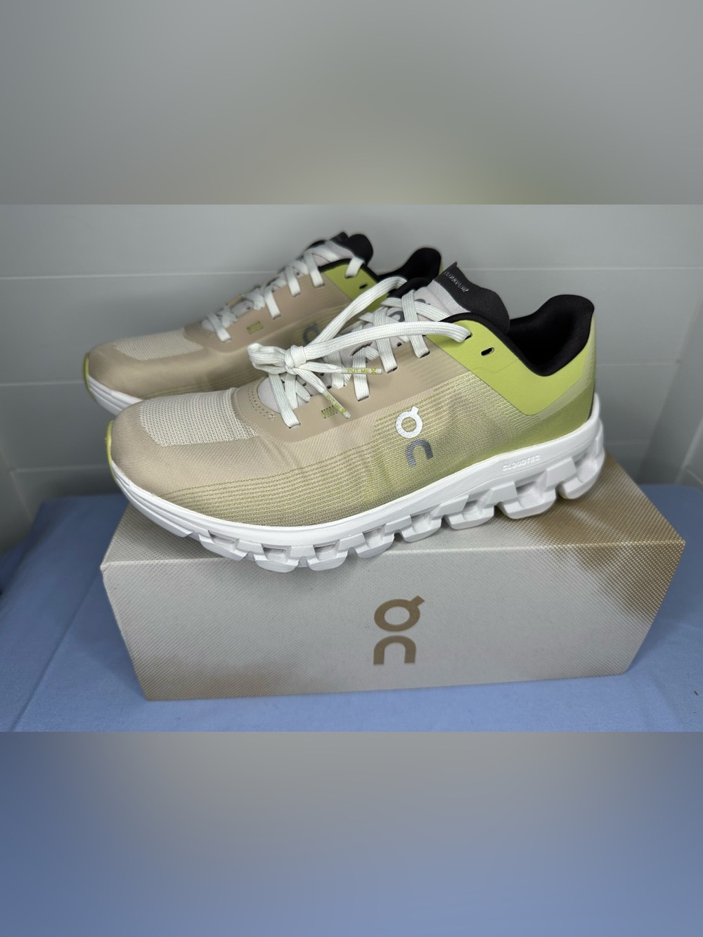 On Running Womens Cloudflow 4 Zest/Frost